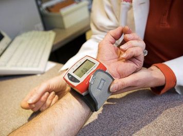 Wir messen Ihren Blutdruck und verleihen Blutdruckmessgeräte - Ihre Stern-Apotheke in Münster